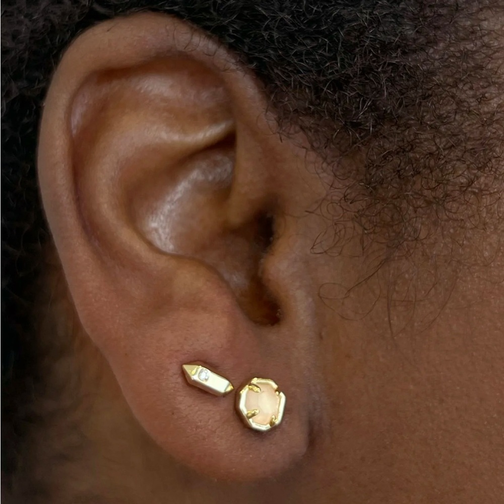 Kendra Scott Austin Gold (Single) Stud Earring White
CZ new with tag